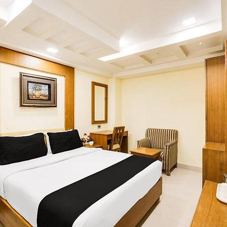 Super Townhouse Oak Alandur Near Chennai Airport Formerly Vijay Park Экстерьер фото