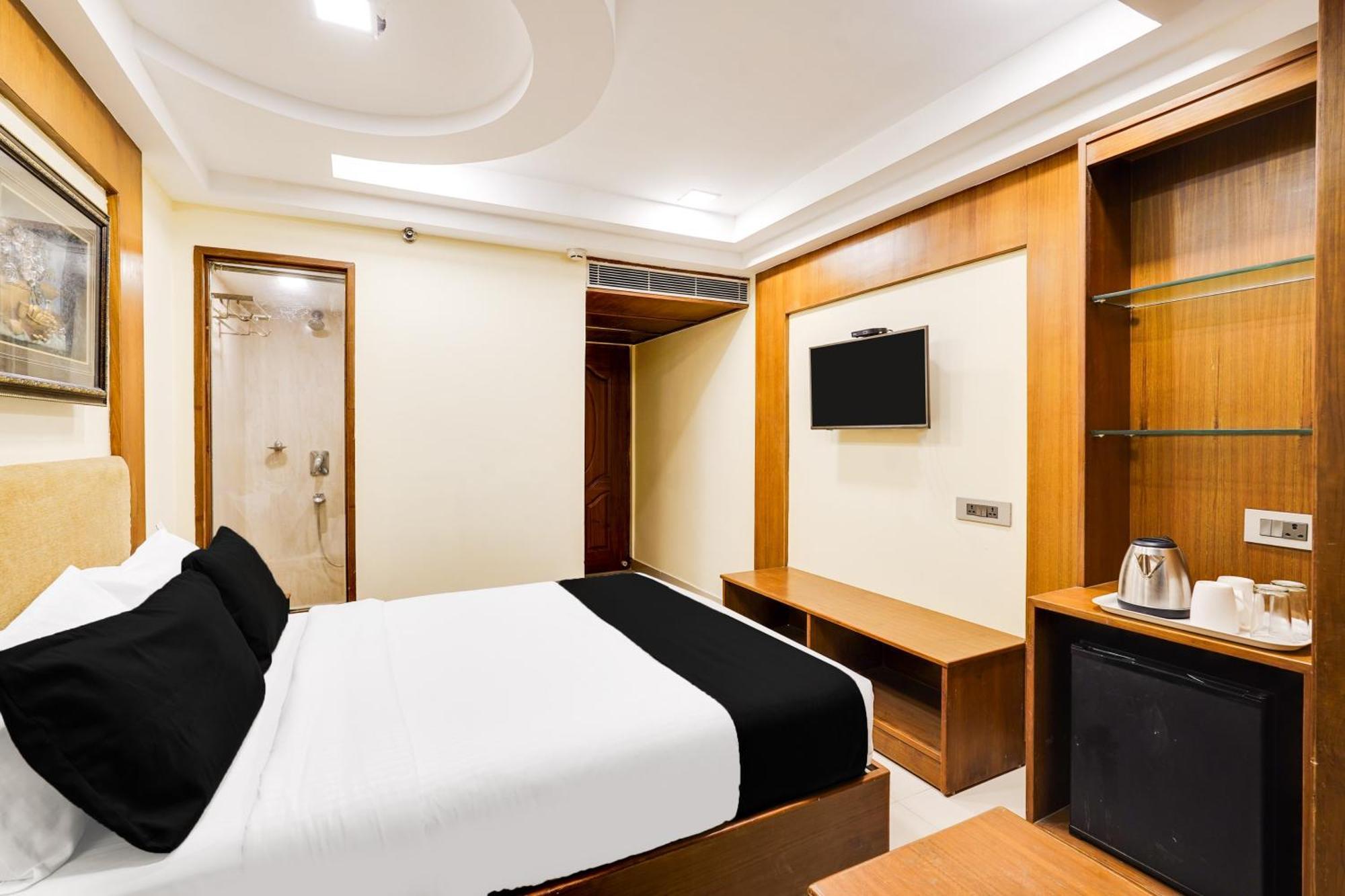 Super Townhouse Oak Alandur Near Chennai Airport Formerly Vijay Park Экстерьер фото