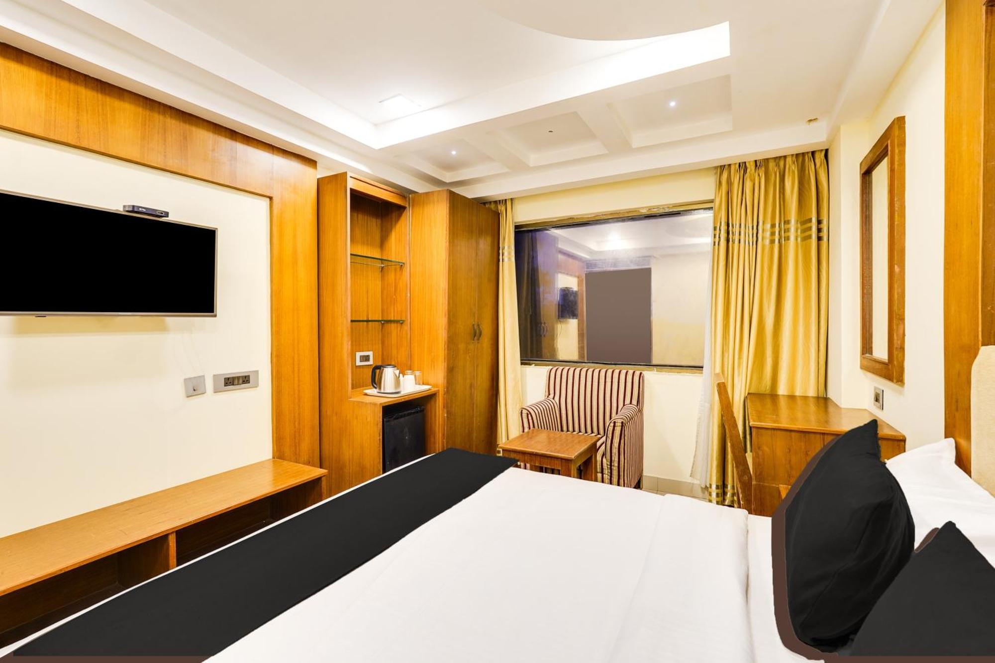 Super Townhouse Oak Alandur Near Chennai Airport Formerly Vijay Park Экстерьер фото