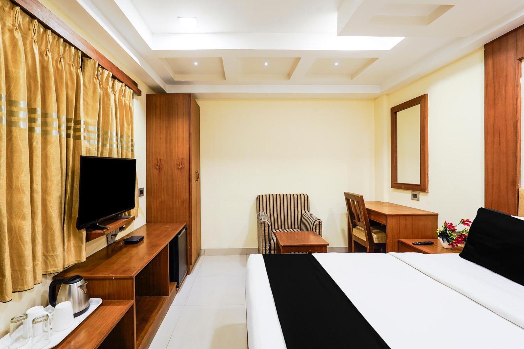 Super Townhouse Oak Alandur Near Chennai Airport Formerly Vijay Park Экстерьер фото