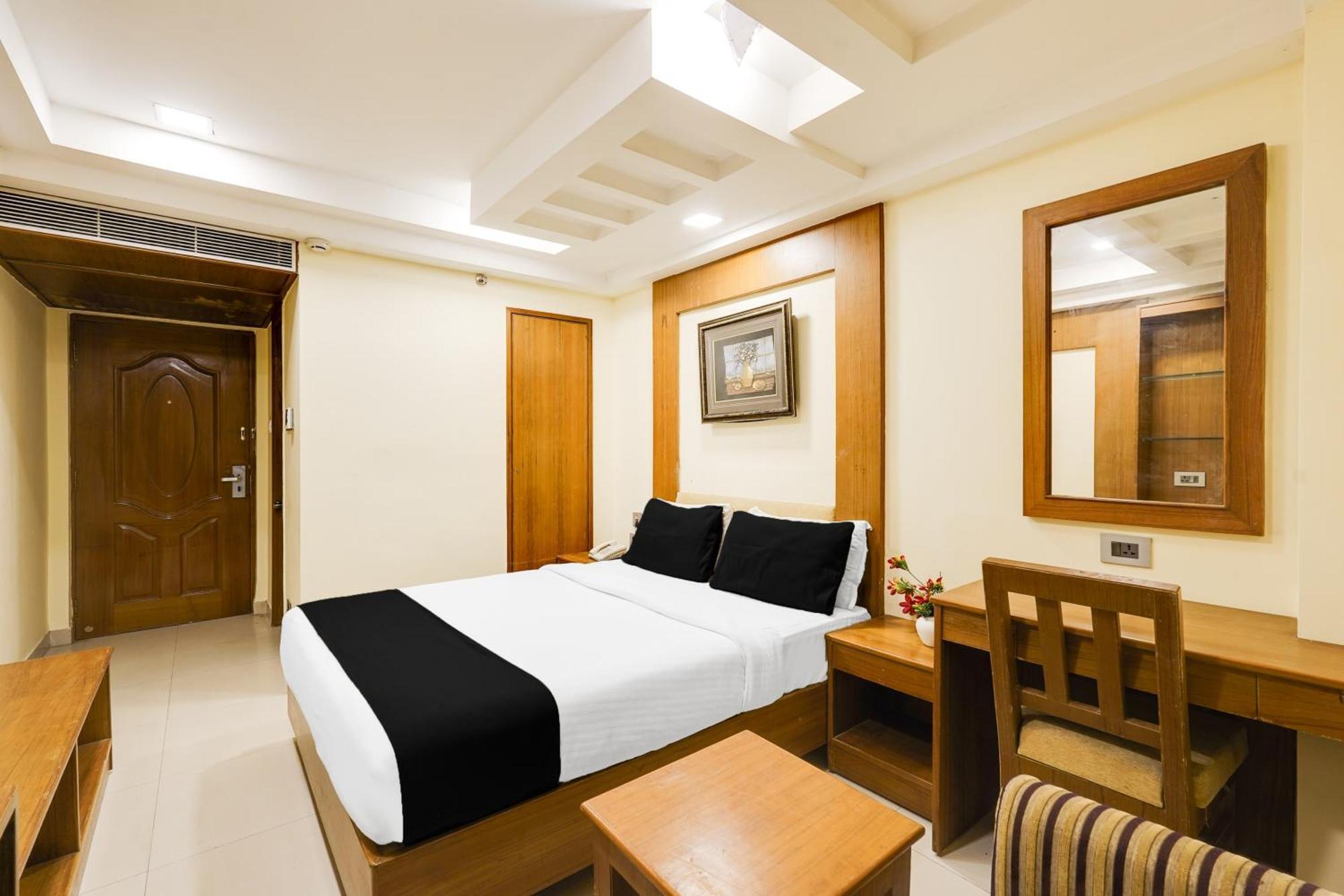 Super Townhouse Oak Alandur Near Chennai Airport Formerly Vijay Park Экстерьер фото