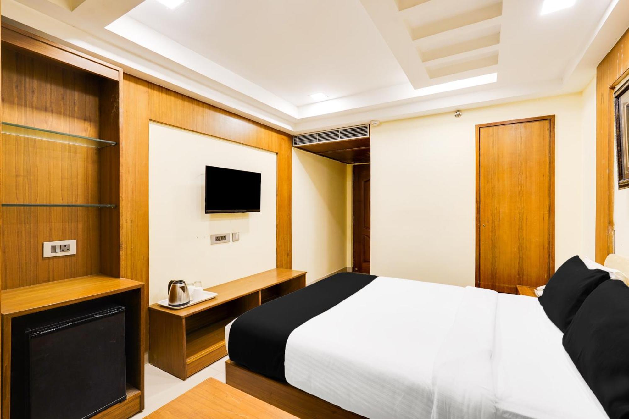 Super Townhouse Oak Alandur Near Chennai Airport Formerly Vijay Park Экстерьер фото
