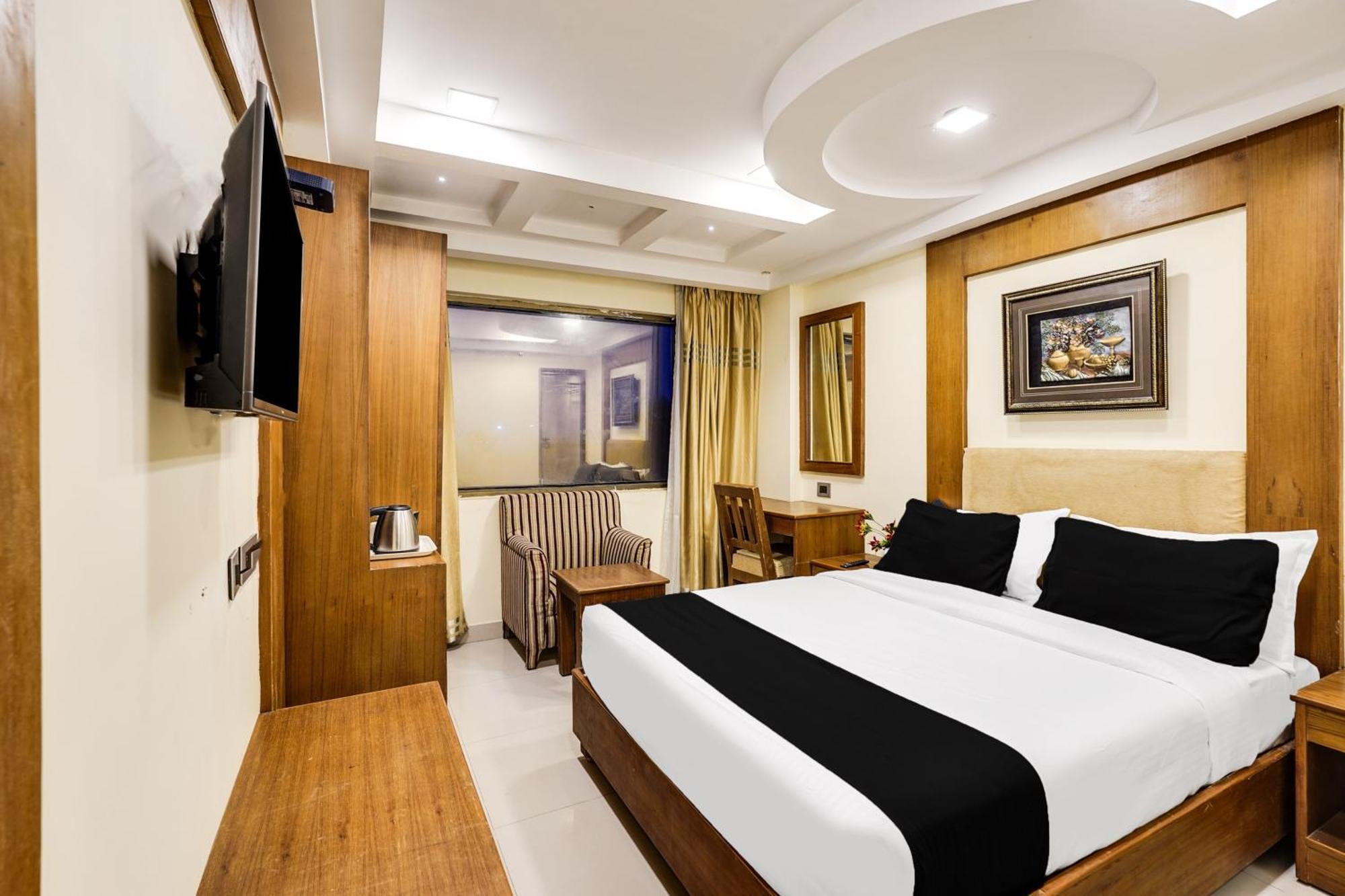 Super Townhouse Oak Alandur Near Chennai Airport Formerly Vijay Park Экстерьер фото