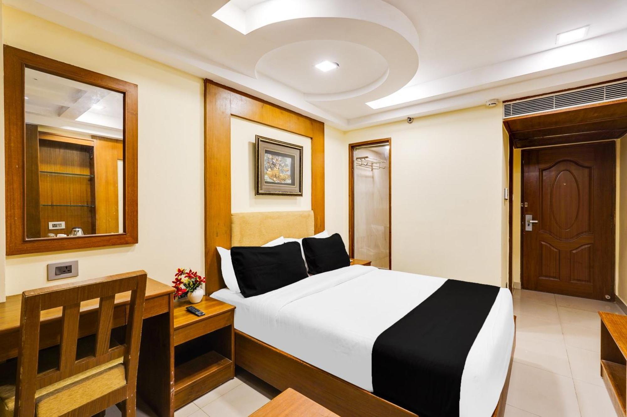 Super Townhouse Oak Alandur Near Chennai Airport Formerly Vijay Park Экстерьер фото