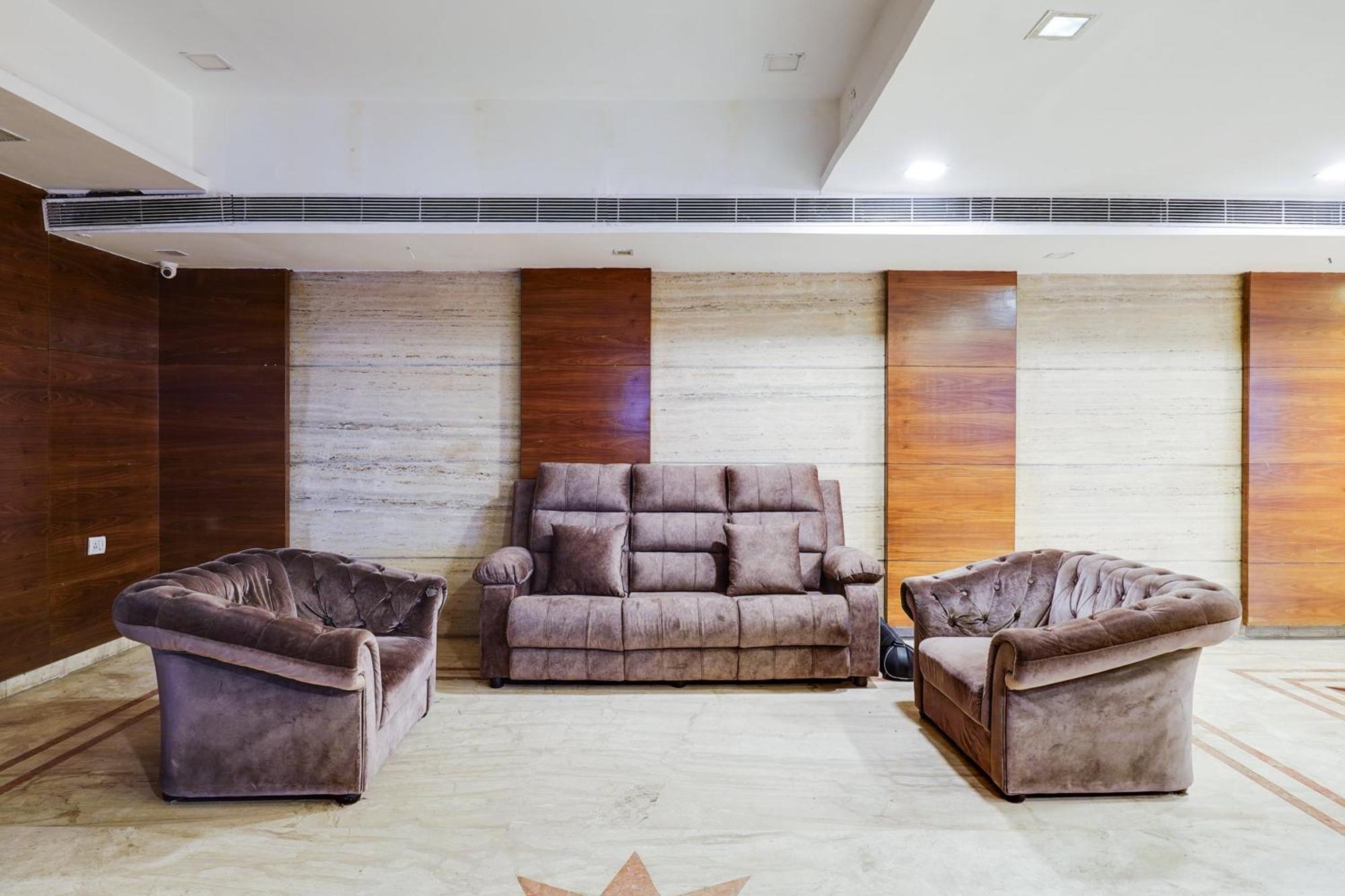 Super Townhouse Oak Alandur Near Chennai Airport Formerly Vijay Park Экстерьер фото