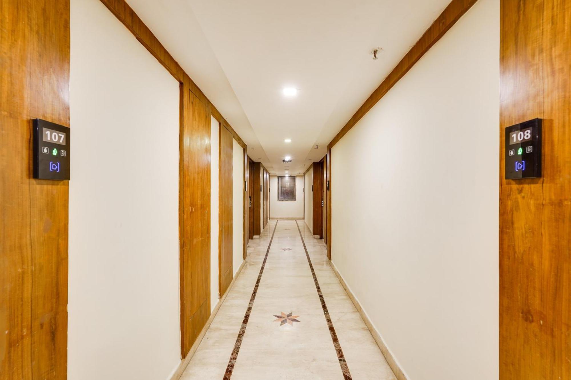 Super Townhouse Oak Alandur Near Chennai Airport Formerly Vijay Park Экстерьер фото